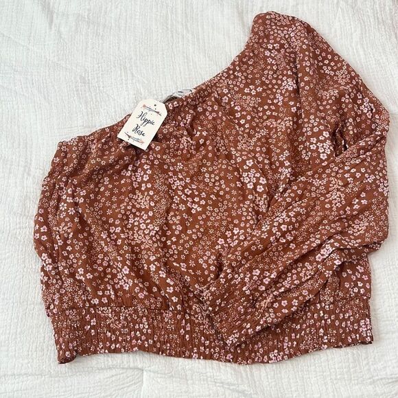 Hippie Rose Floral Off Shoulder Asymmetrical Top NEW NWT - Picture 1 of 6